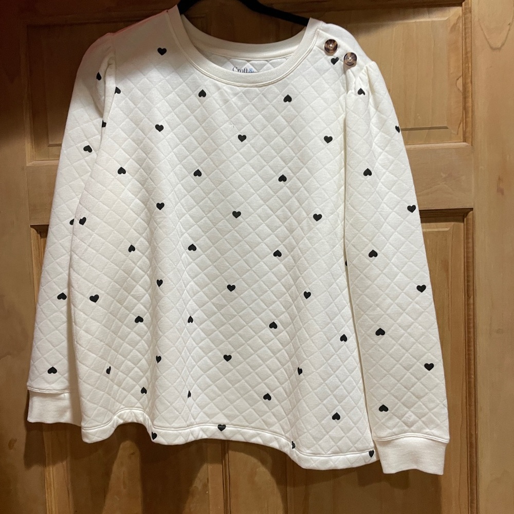 Croft & Barrow Cream Quilted Top with Black Heart Design